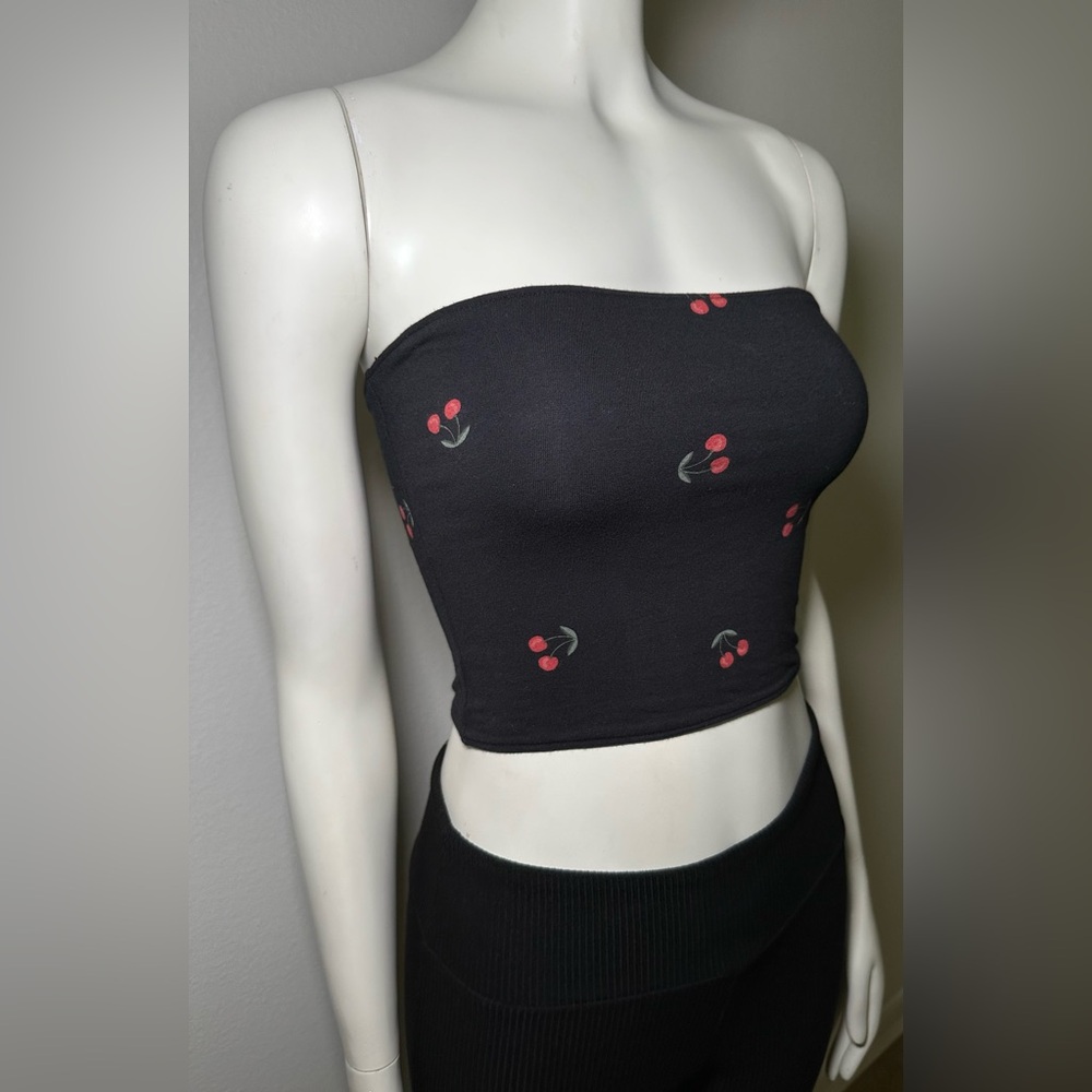 HOLLISTER Black Cherry 🍒 Tube Crop Top Size XS/S